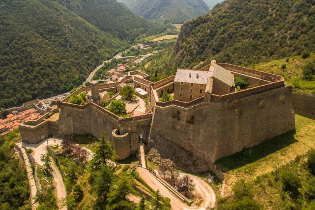 Les Maisons Du Conflent, Maisons Familiales En Pierre Au Coeur Des Remparts Вільфранш-де-Конфлан Екстер'єр фото